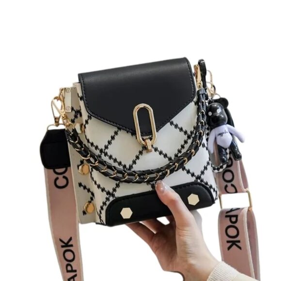 Elegant Black and White Bag Geometric Pattern, Guitar Strap, Chain Strap & Charm - Picture 1 of 2